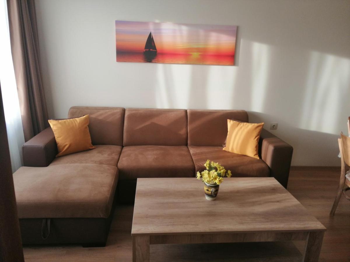 Sunny Apartment Burgas Bagian luar foto