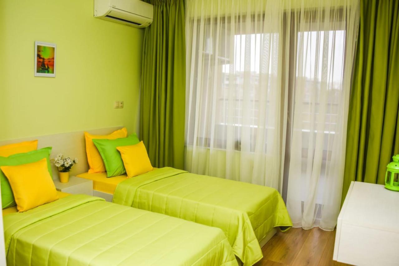 Sunny Apartment Burgas Bagian luar foto